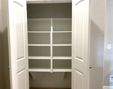 29127 Innes Park Place - Photo Thumbnail 22