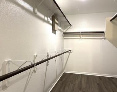 29127 Innes Park Place - Photo Thumbnail 13