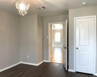 29127 Innes Park Place - Photo Thumbnail 14