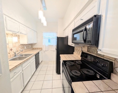 17641 Red Oak Drive - Photo Thumbnail 16