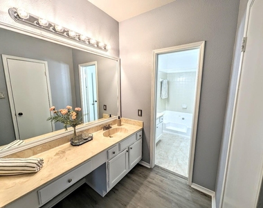 17641 Red Oak Drive - Photo Thumbnail 9