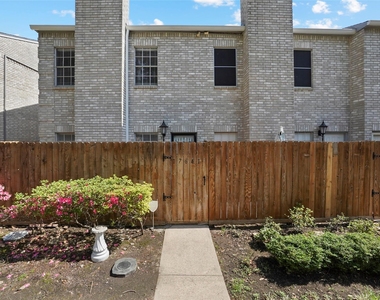 17641 Red Oak Drive - Photo Thumbnail 5