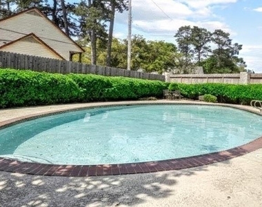 17641 Red Oak Drive - Photo Thumbnail 21