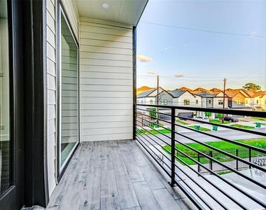 1913 Hoskins Drive - Photo Thumbnail 9