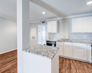 835 Heights Boulevard - Photo Thumbnail 2