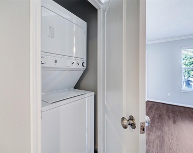 835 Heights Boulevard - Photo Thumbnail 4