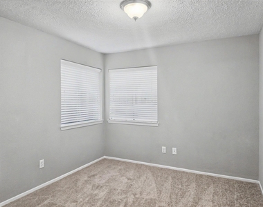 22511 Braken Manor Lane - Photo Thumbnail 11