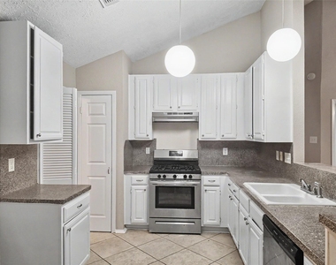 22511 Braken Manor Lane - Photo Thumbnail 6