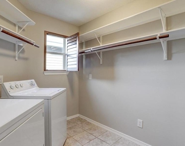 1625 Knox Street - Photo Thumbnail 18
