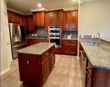 1625 Knox Street - Photo Thumbnail 5