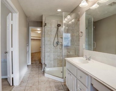 1625 Knox Street - Photo Thumbnail 13