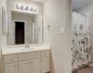 1625 Knox Street - Photo Thumbnail 17