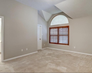 1625 Knox Street - Photo Thumbnail 16