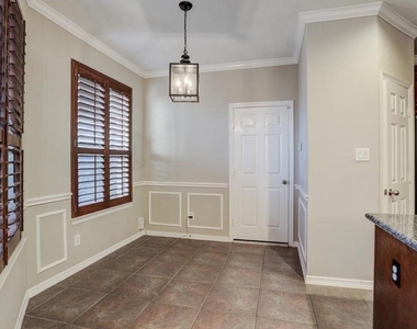 1625 Knox Street - Photo Thumbnail 4