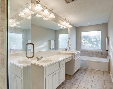 1625 Knox Street - Photo Thumbnail 14