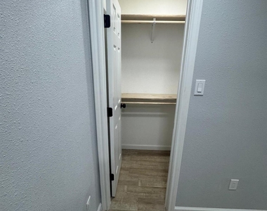 8226 Darlington Dr Drive - Photo Thumbnail 4