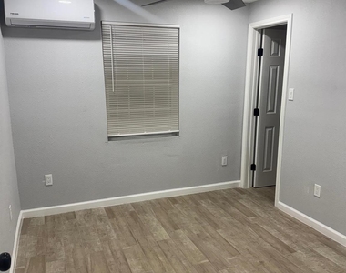 8226 Darlington Dr Drive - Photo Thumbnail 7