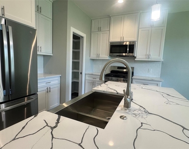 729 Ebenezer Lane - Photo Thumbnail 25