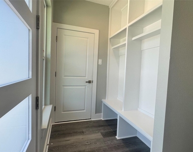 729 Ebenezer Lane - Photo Thumbnail 22