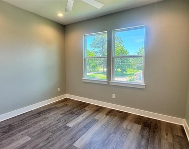 729 Ebenezer Lane - Photo Thumbnail 21