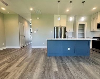 729 Ebenezer Lane - Photo Thumbnail 19