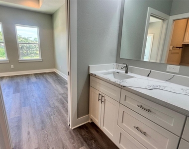 729 Ebenezer Lane - Photo Thumbnail 18
