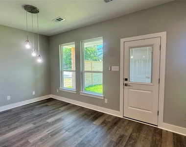 729 Ebenezer Lane - Photo Thumbnail 9