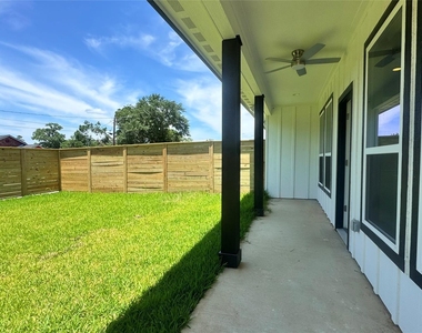 729 Ebenezer Lane - Photo Thumbnail 25