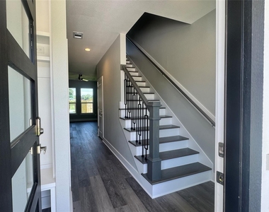 729 Ebenezer Lane - Photo Thumbnail 20