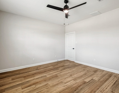 15658 Honey Cove Drive - Photo Thumbnail 12