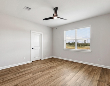 15658 Honey Cove Drive - Photo Thumbnail 11