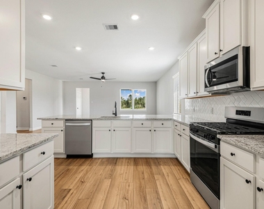 15658 Honey Cove Drive - Photo Thumbnail 6
