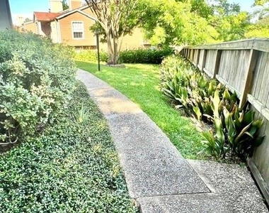 1880 White Oak Drive - Photo Thumbnail 14
