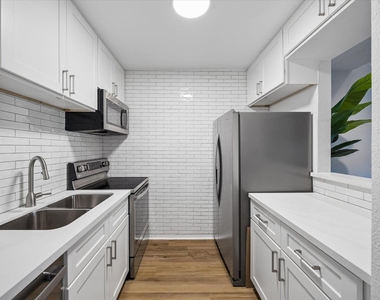 1880 White Oak Drive - Photo Thumbnail 5