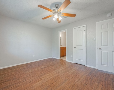11203 Pender Lane - Photo Thumbnail 8
