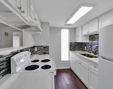 7047 Bissonnet Street - Photo Thumbnail 6