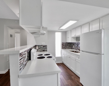 7047 Bissonnet Street - Photo Thumbnail 5