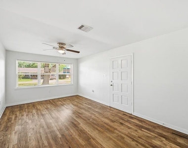 2409 Estate Drive - Photo Thumbnail 17
