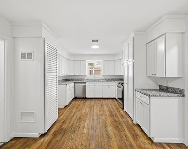 2409 Estate Drive - Photo Thumbnail 6