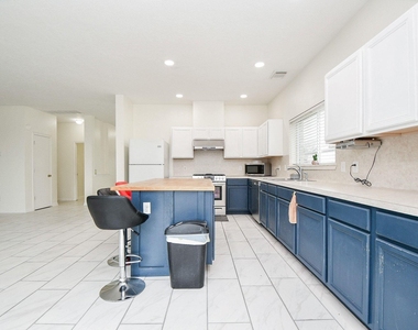 9641 Weldridge Drive - Photo Thumbnail 11