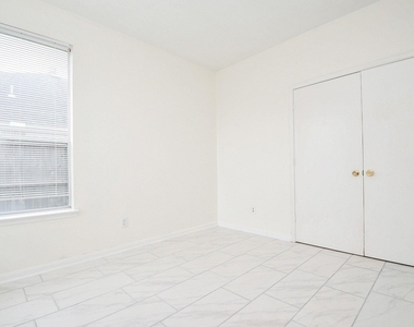 9641 Weldridge Drive - Photo Thumbnail 15