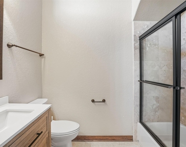 1426 W 21st Street - Photo Thumbnail 22