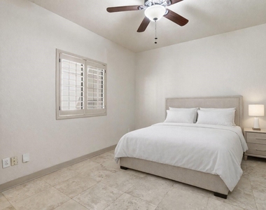 1426 W 21st Street - Photo Thumbnail 3