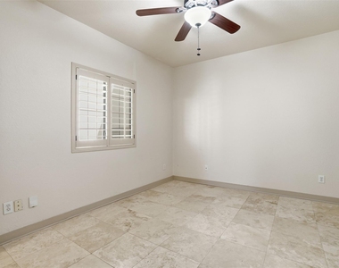 1426 W 21st Street - Photo Thumbnail 4