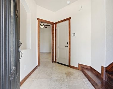 1426 W 21st Street - Photo Thumbnail 2