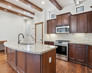 1426 W 21st Street - Photo Thumbnail 13