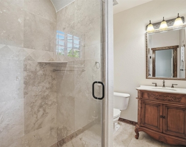 1426 W 21st Street - Photo Thumbnail 6