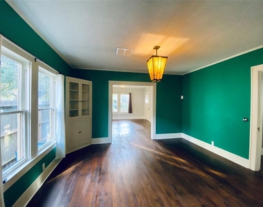 2223 Oxford Street - Photo Thumbnail 3
