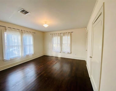 2223 Oxford Street - Photo Thumbnail 9
