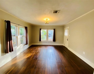 2223 Oxford Street - Photo Thumbnail 2